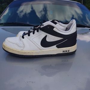 Men's Nike prestige shoes size 10